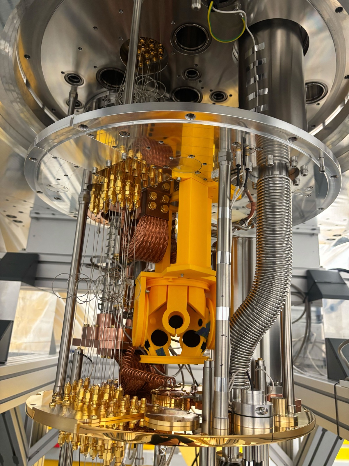 2D MOT assembly in the cryostat